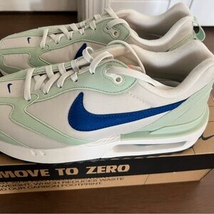 Nike Air Max Dawn Women’s Sz 8 Light Bone/Team Royal NWT